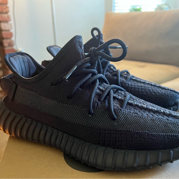 2023 YEEZY BOOST 350 “PIRATE BLACK” - Picture 2 of 8